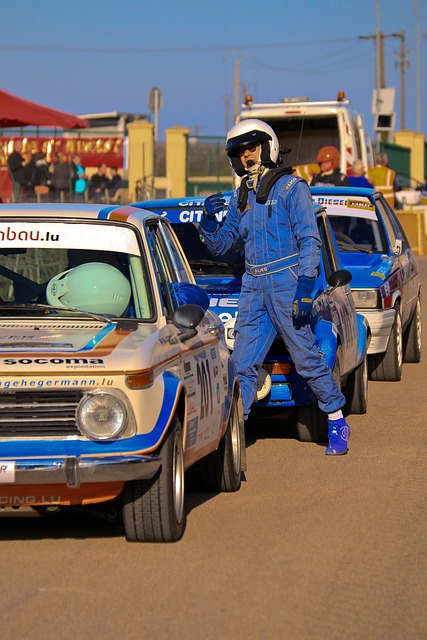 美媒：由于库里缺阵，76人主场最低门票降至8美元